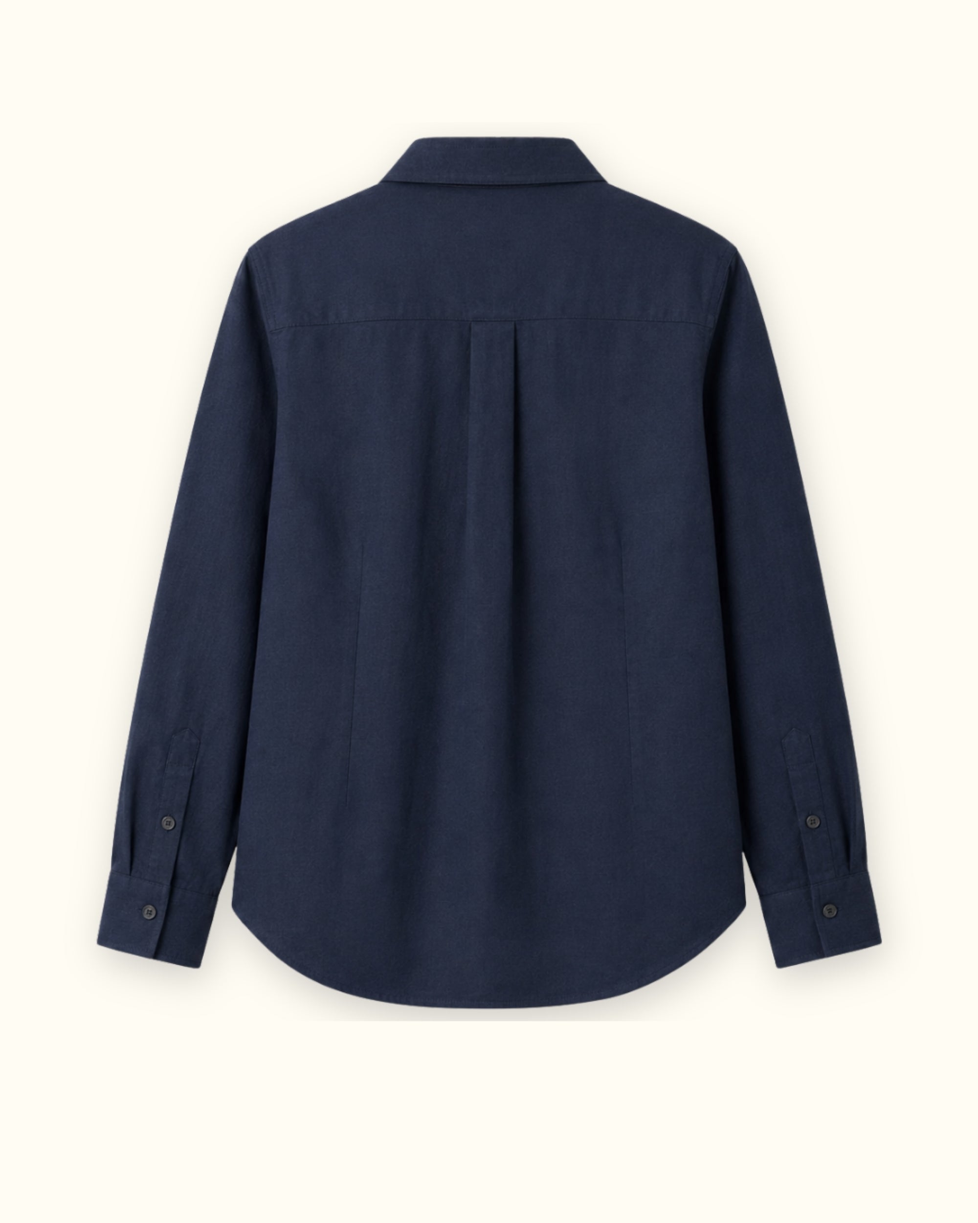 Camisa de lino regular fit en azul marino, vista trasera, mostrando el cuello, el bajo y la confección relajada
