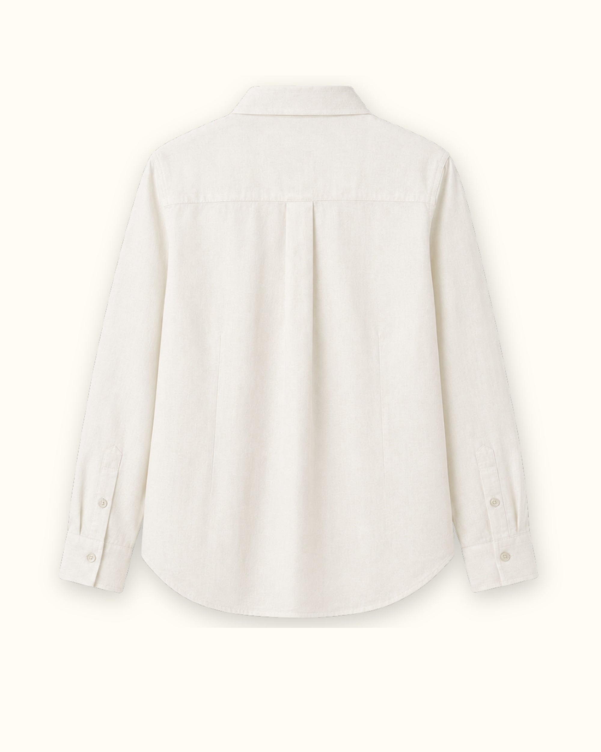 Camisa de lino regular fit en Off White, vista trasera, mostrando el cuello, el bajo y la confección relajada