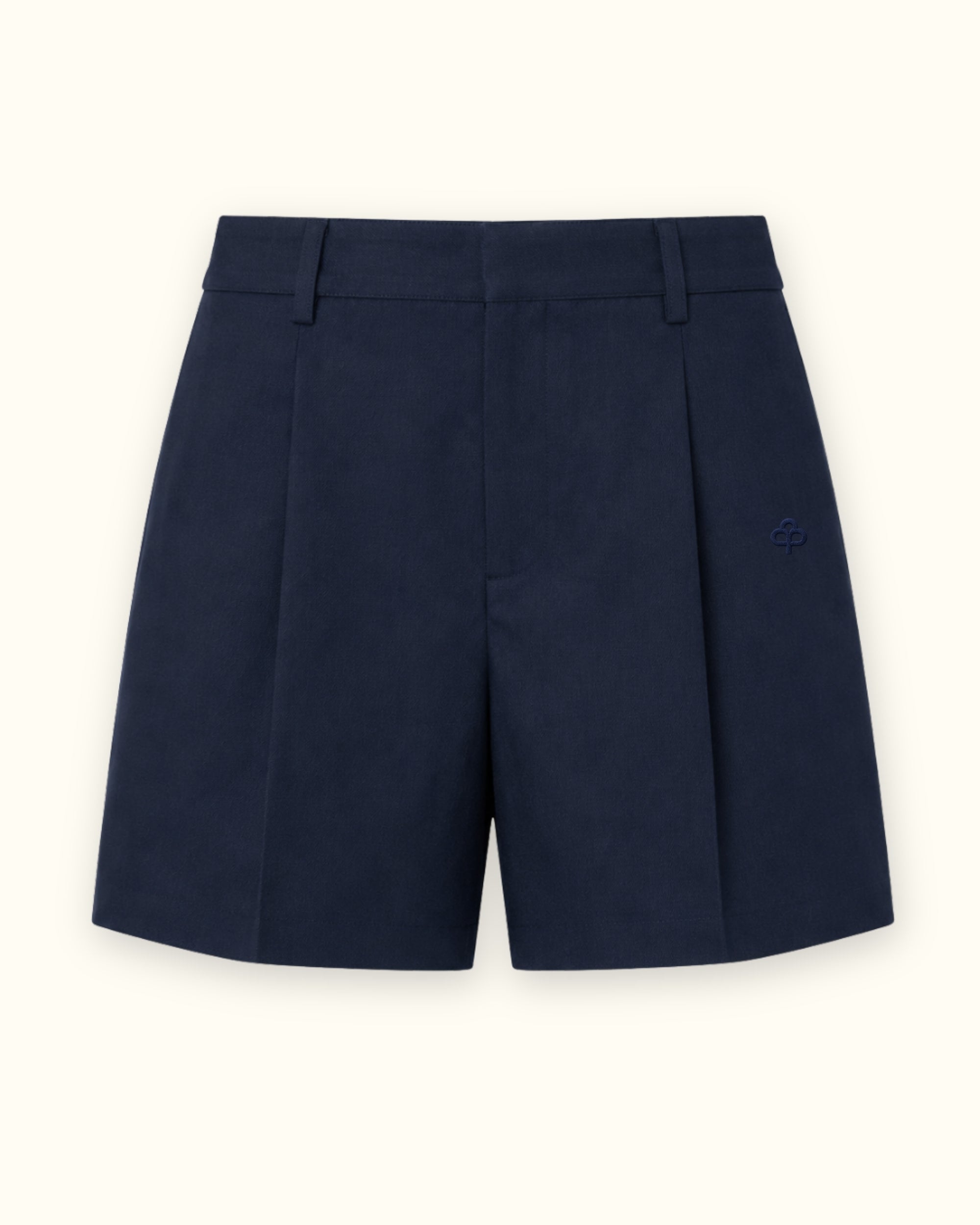 Short de lino en azul marino, vista frontal, mostrando la cintura y la forma de la pernera