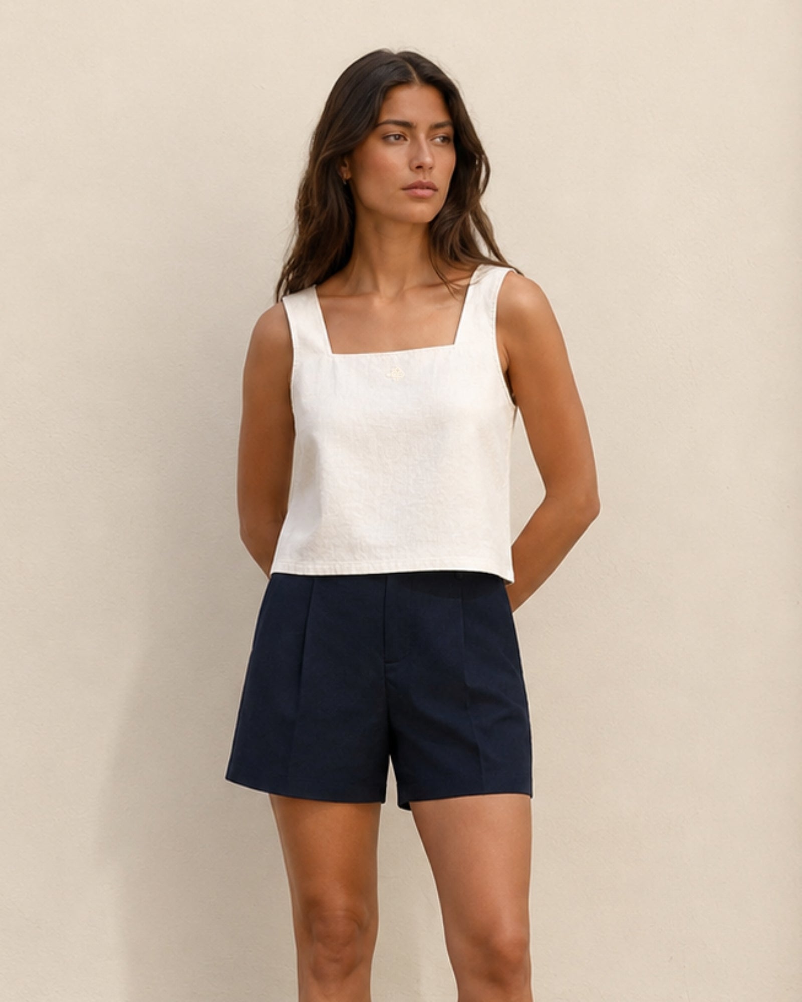 Top de lino con escote cuadrado