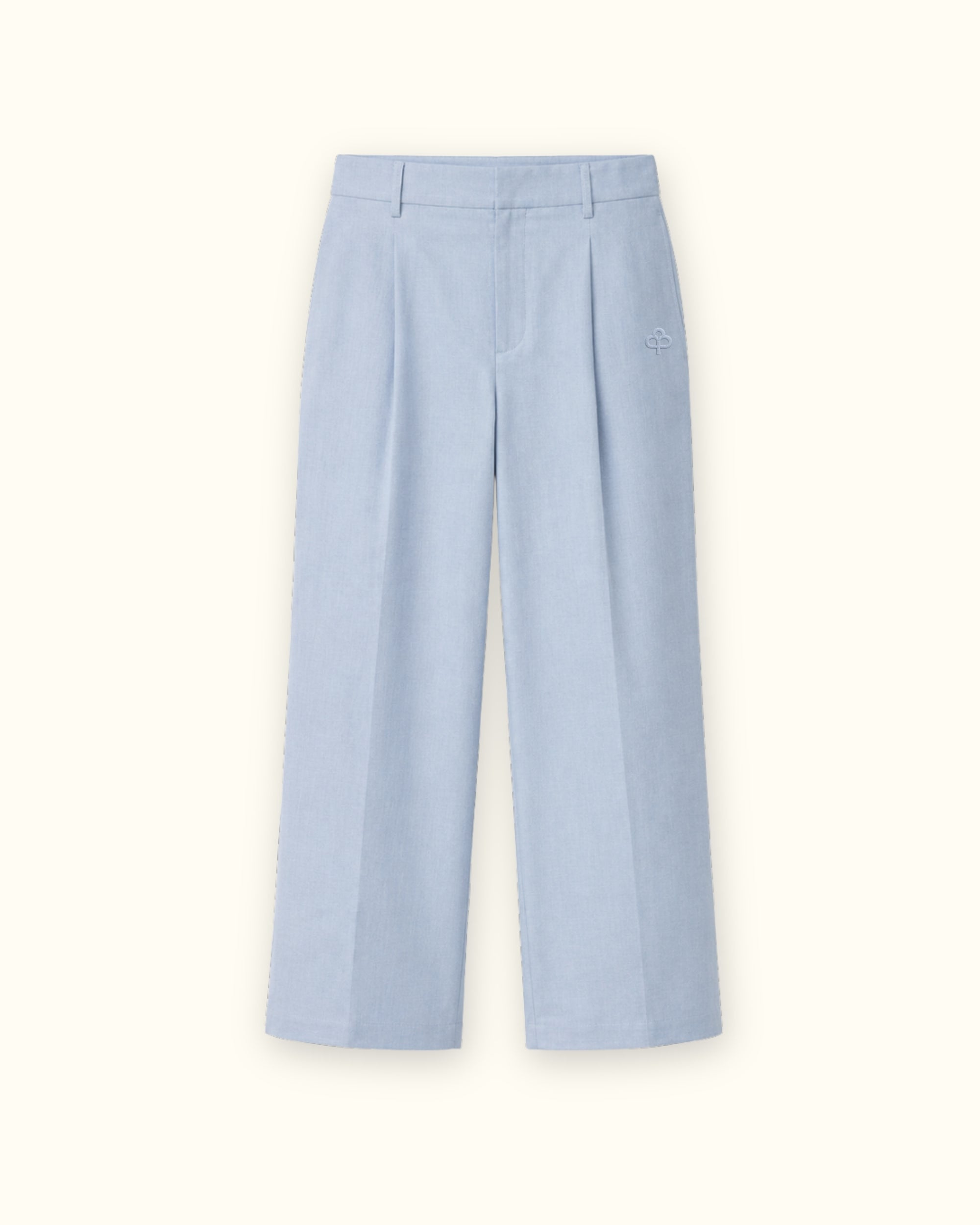 Pantalón straight leg de lino en azul claro, vista frontal, mostrando las pinzas y la pierna recta